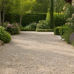 découvrez comment poser du gravier sans décaisser votre terrain, une méthode écologique et économique pour aménager vos extérieurs facilement et durablement.